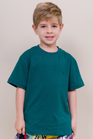 Camiseta Infantil Careca Lisa Regular Fit com Bordado Verde Floresta