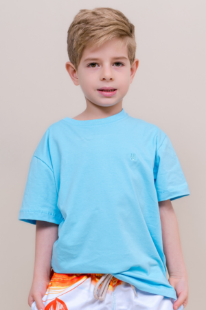 Camiseta Infantil Careca Lisa Regular Fit com Bordado Azul Claro