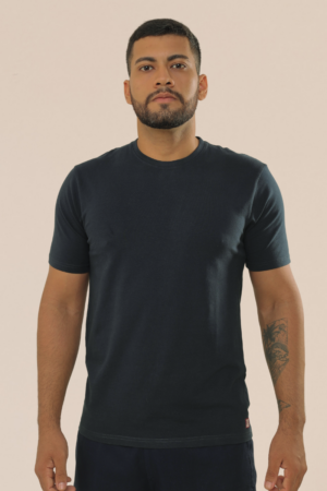 Camiseta Adulto Careca Lisa Regular Fit  Azul Dark com logo patch