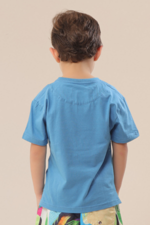 Camiseta Infantil Careca Lisa Regular Fit com Bordado Azul Jeans