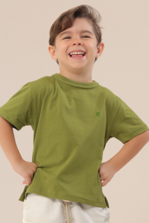 Camiseta Infantil Careca Lisa Regular Fit com Bordado Verde Salvia